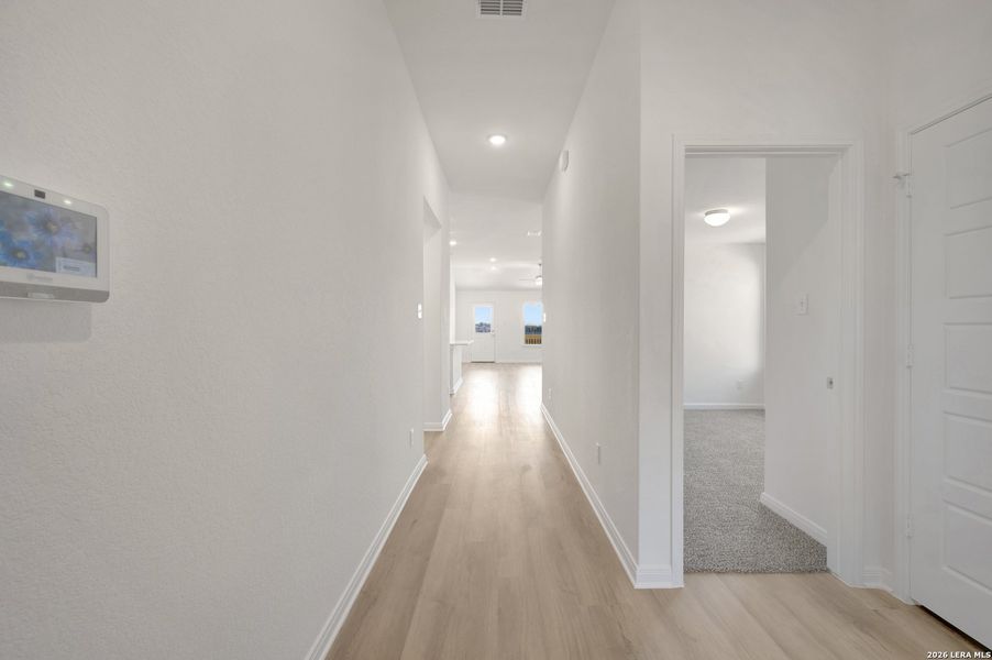 Spacious, unfurnished interior of a new home in Meadows at Clear Springs, New Braunfels (Image 18).