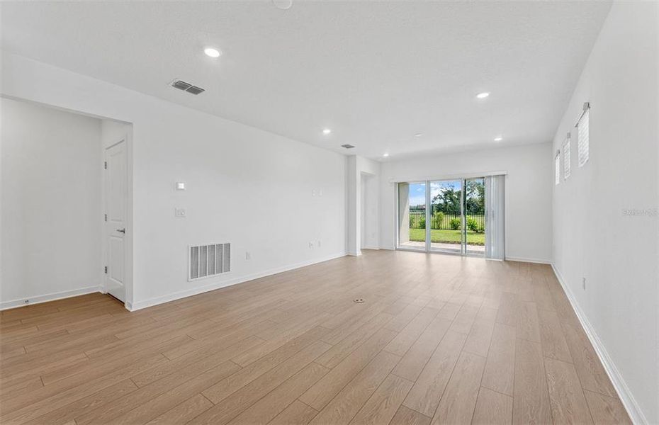 Spacious, unfurnished interior of a new home in Riverwood, Zephyrhills (Image 11).