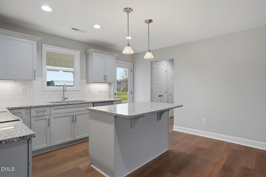 13-web-or-mls-244 Rae St-29