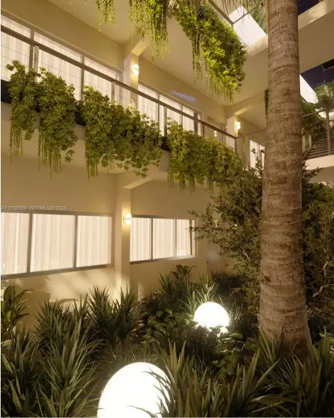 Condo located in Miami Beach, FL showcasing its design and architecture (Image 4).