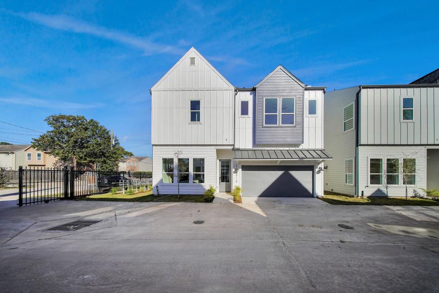 Front exterior of a new home in , Houston, TX, highlighting curb appeal (Image 27).