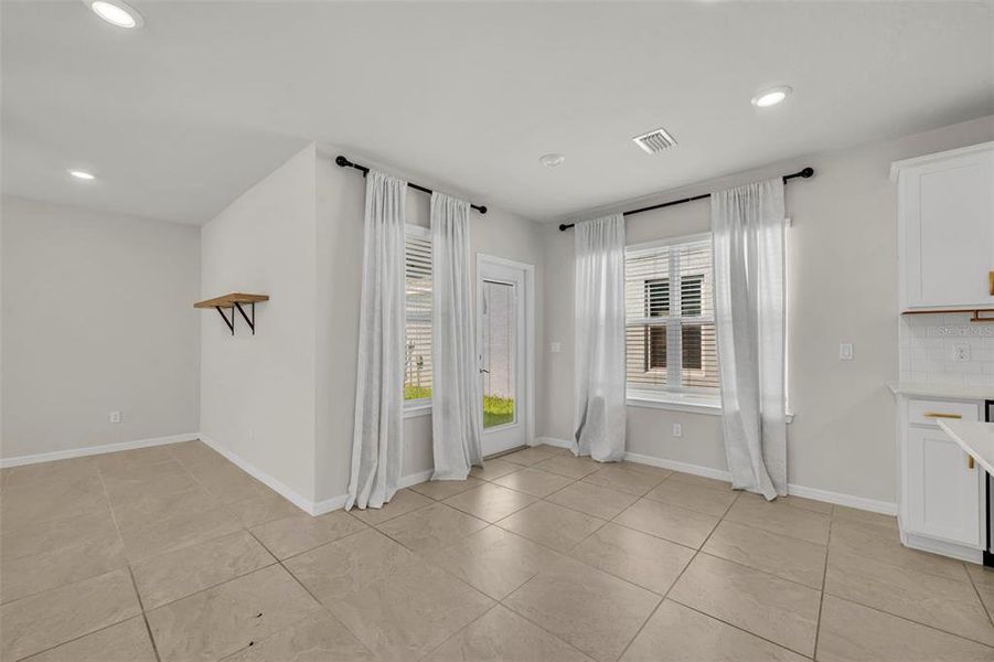 Spacious, unfurnished interior of a new home in , Kissimmee (Image 28).