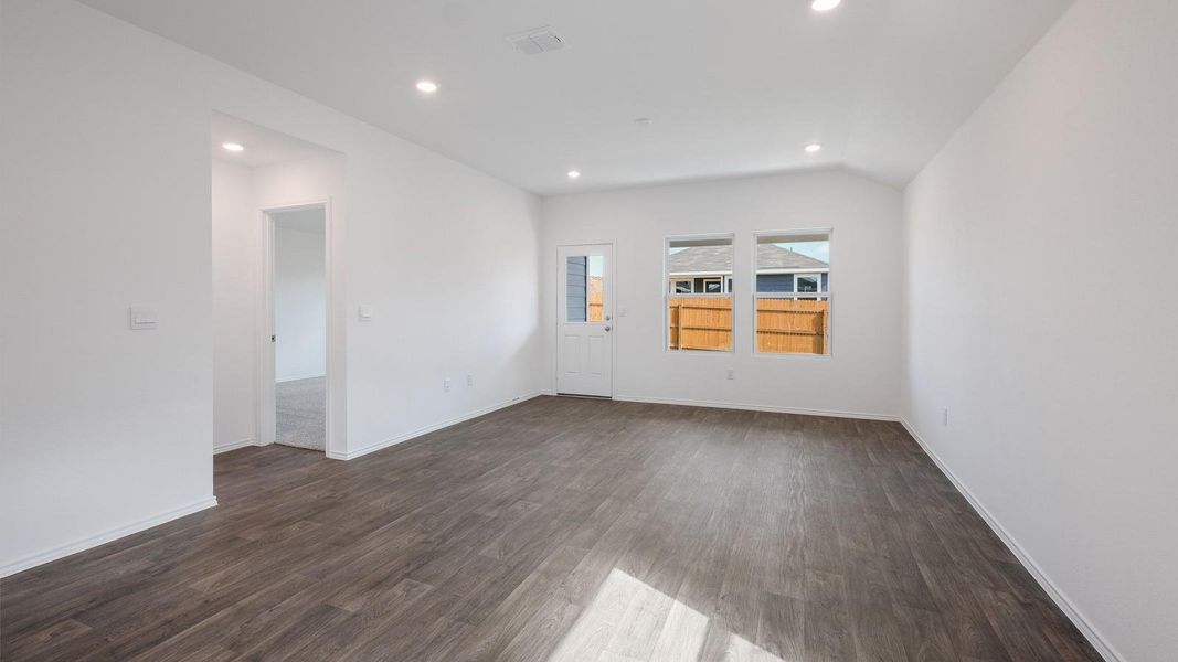 Spacious, unfurnished interior of a new home in Durango, Mustang Ridge (Image 18).