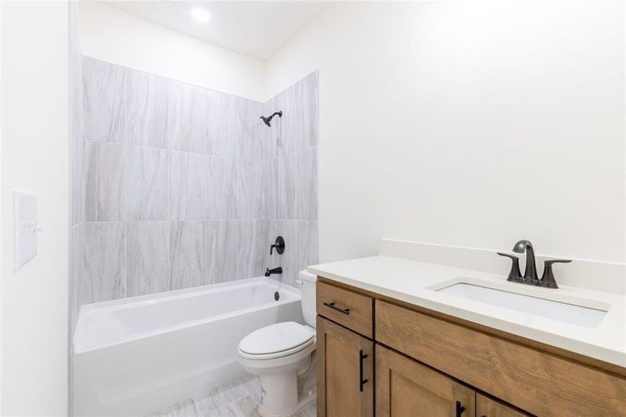 Furnished interior view inside a new home in , Gainesville (Image 17).