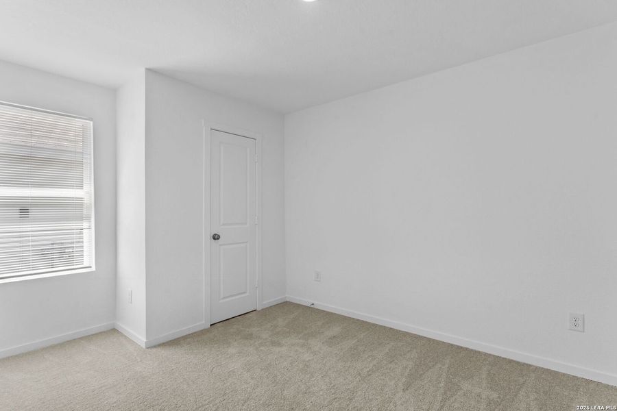Spacious, unfurnished interior of a new home in Spring Grove, St. Hedwig (Image 17).