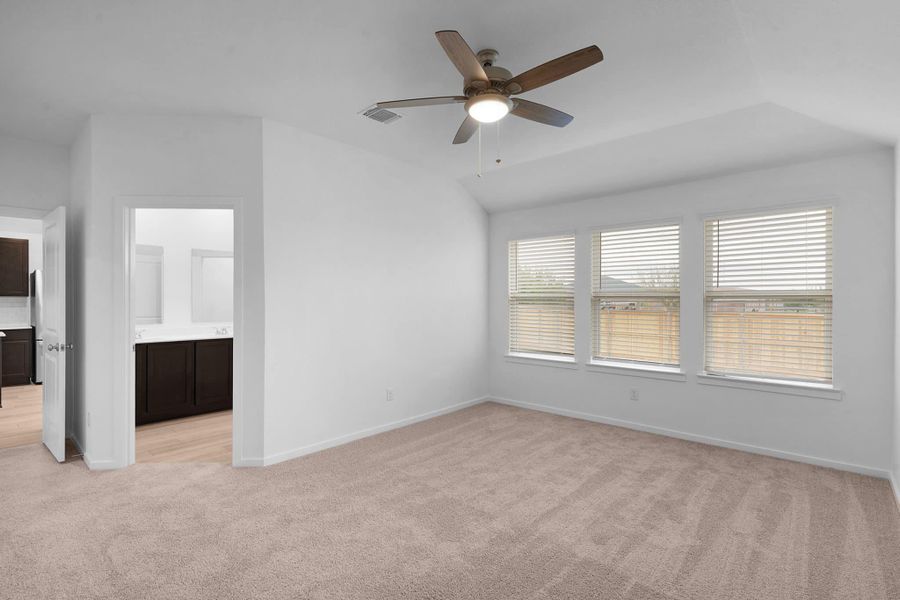 Spacious, unfurnished interior of a new home in Briarwood, Elgin (Image 14).