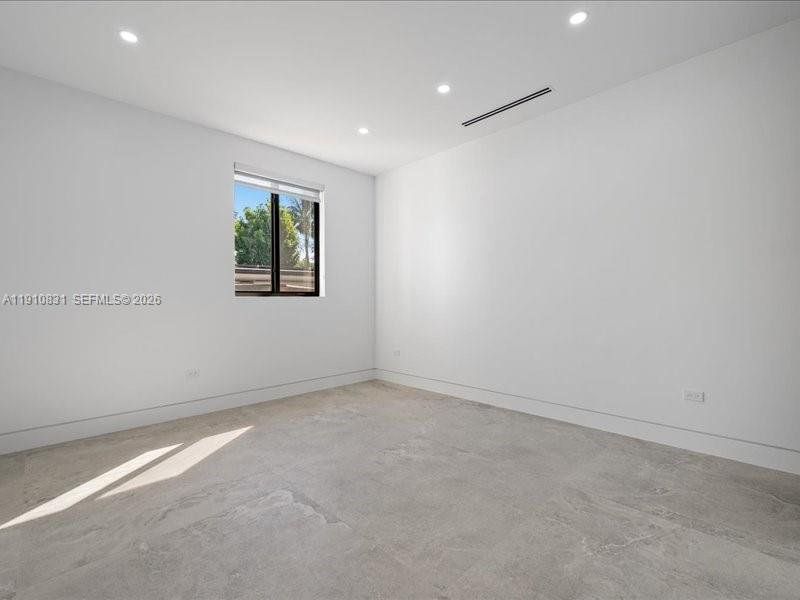 Spacious, unfurnished interior of a new home in , Miami Beach (Image 22).