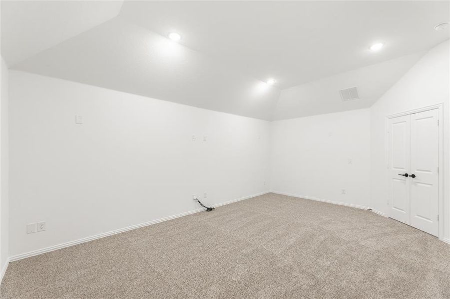 Spacious, unfurnished interior of a new home in Stone River Glen 60s, Royse City (Image 37).