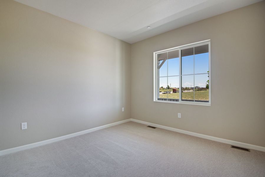 Spacious, unfurnished interior of a new home in Reunion, Commerce City (Image 20).