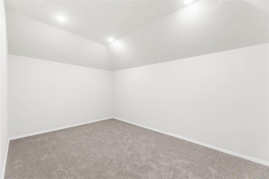 Spacious, unfurnished interior of a new home in Sable Creek, Sanger (Image 21).