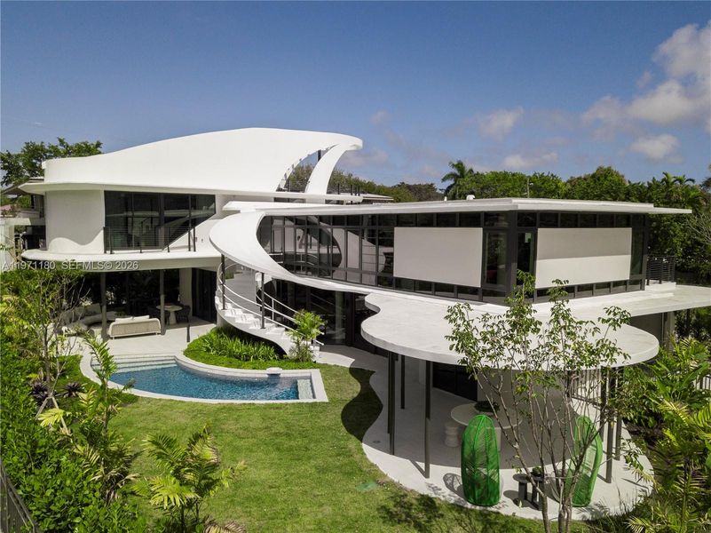 Community amenities in , Miami (Image 19). Community amenities in , Miami (Image 19).