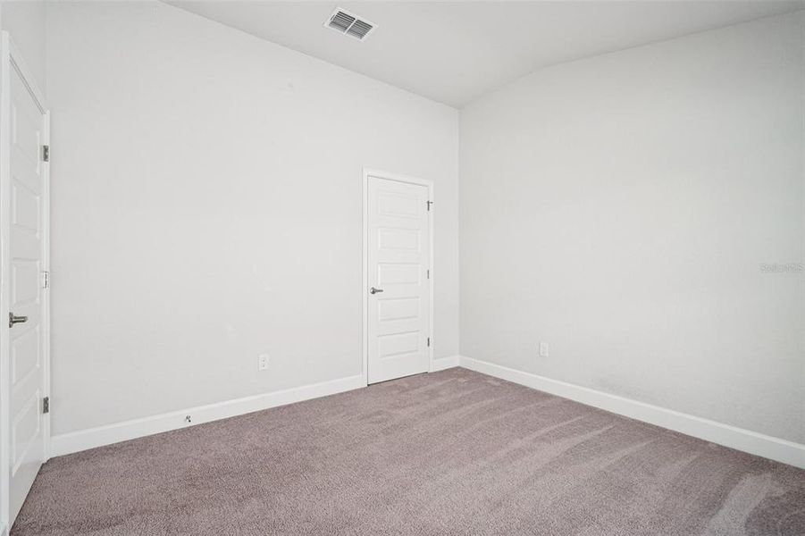 Spacious, unfurnished interior of a new home in , Ocala (Image 16).