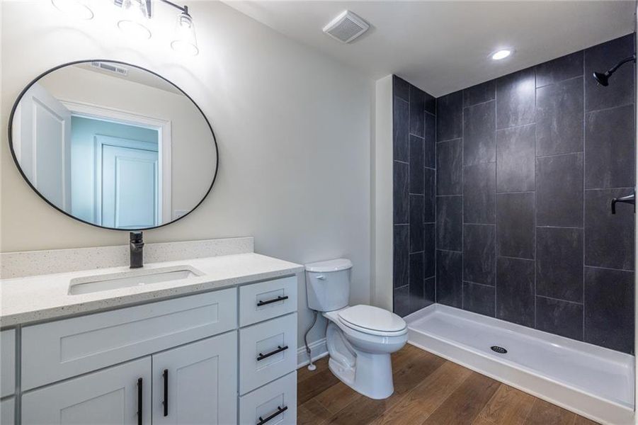 Furnished interior view inside a new home in , Dallas (Image 41).