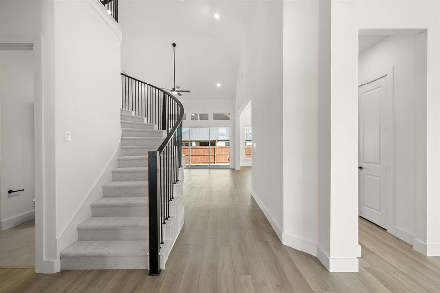 2201 Phoebe- Entry-2