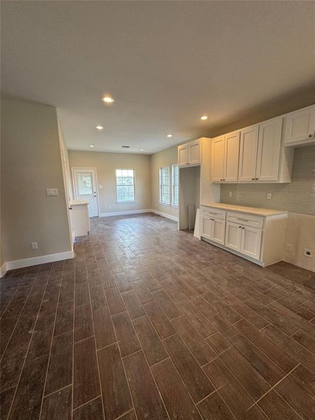 Spacious, unfurnished interior of a new home in , Houston (Image 7).