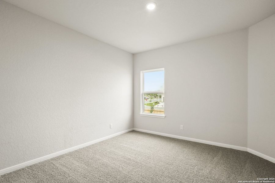 Spacious, unfurnished interior of a new home in Melissa Ranch, San Antonio (Image 15).