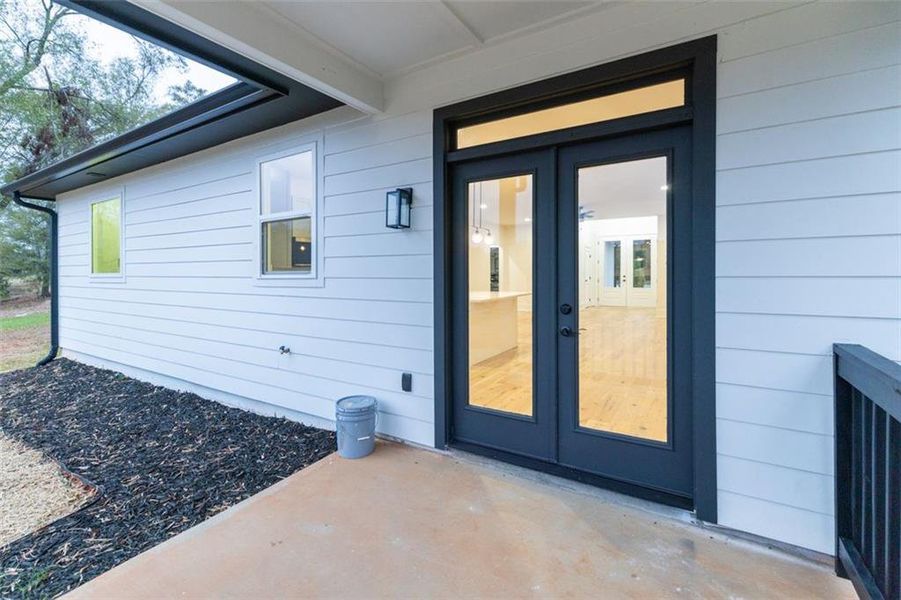 Exterior details and patio area of a home in , Monroe (Image 4).