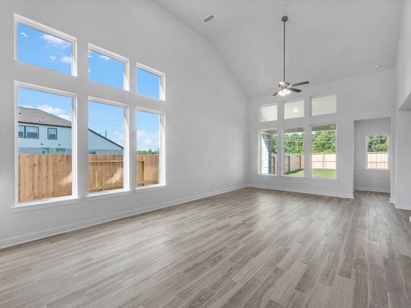Spacious, unfurnished interior of a new home in Sienna - 45', Missouri City (Image 2).