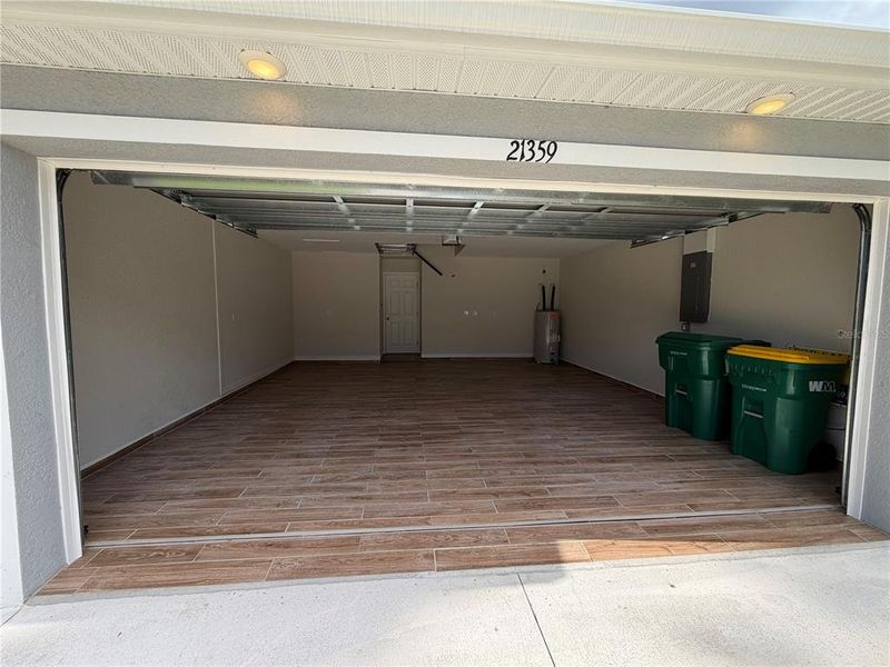 Spacious, unfurnished interior of a new home in , Port Charlotte (Image 20).