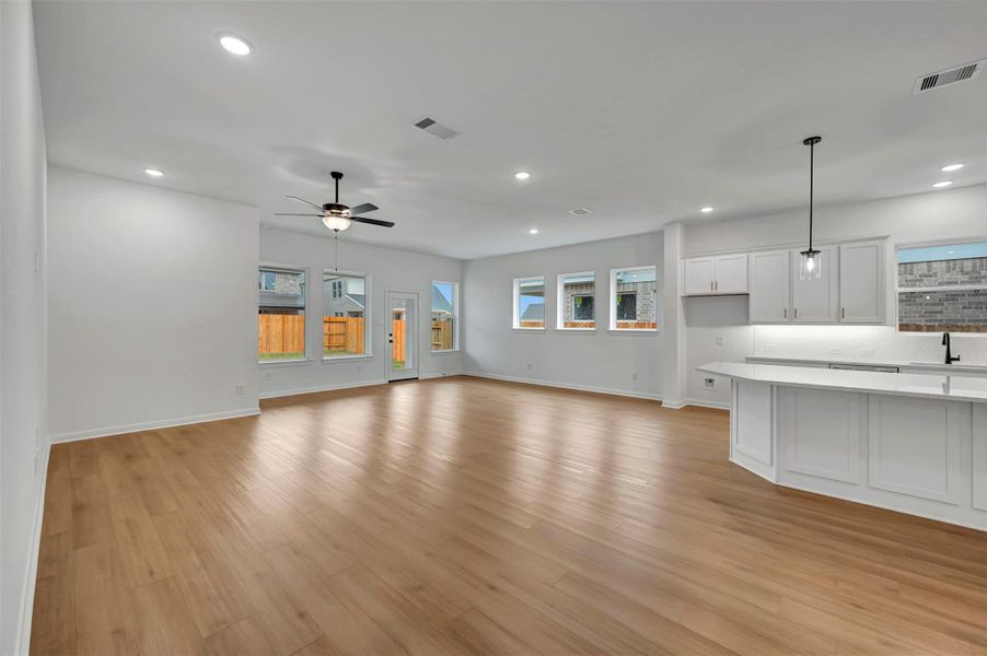 Spacious, unfurnished interior of a new home in The Grand Prairie 50’, Hockley (Image 23).