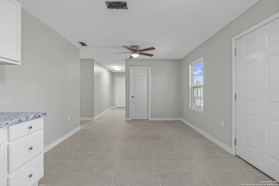 Spacious, unfurnished interior of a new home in , Laredo (Image 7).