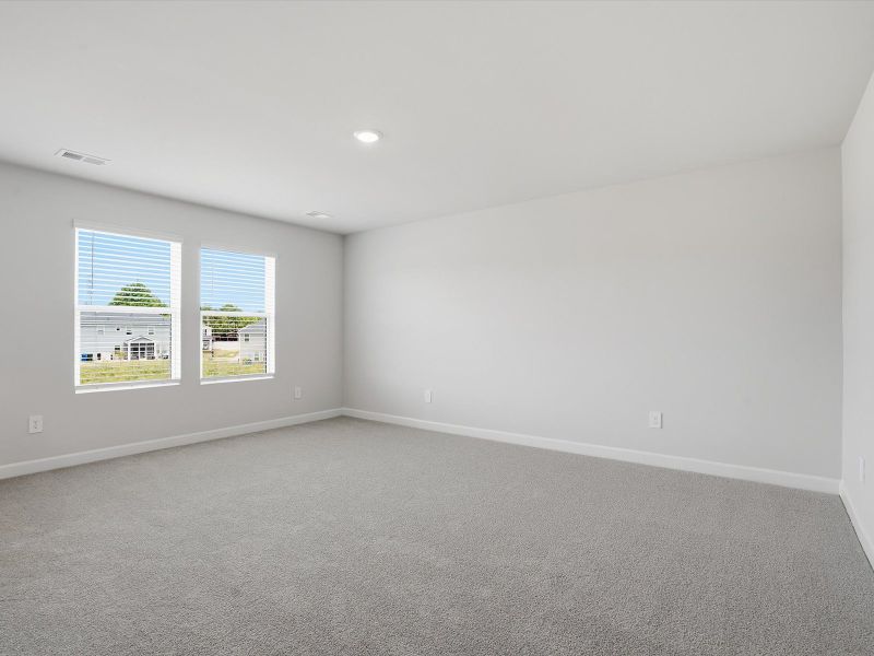 Spacious, unfurnished interior of a new home in Wexford Park, Fountain Inn (Image 16).