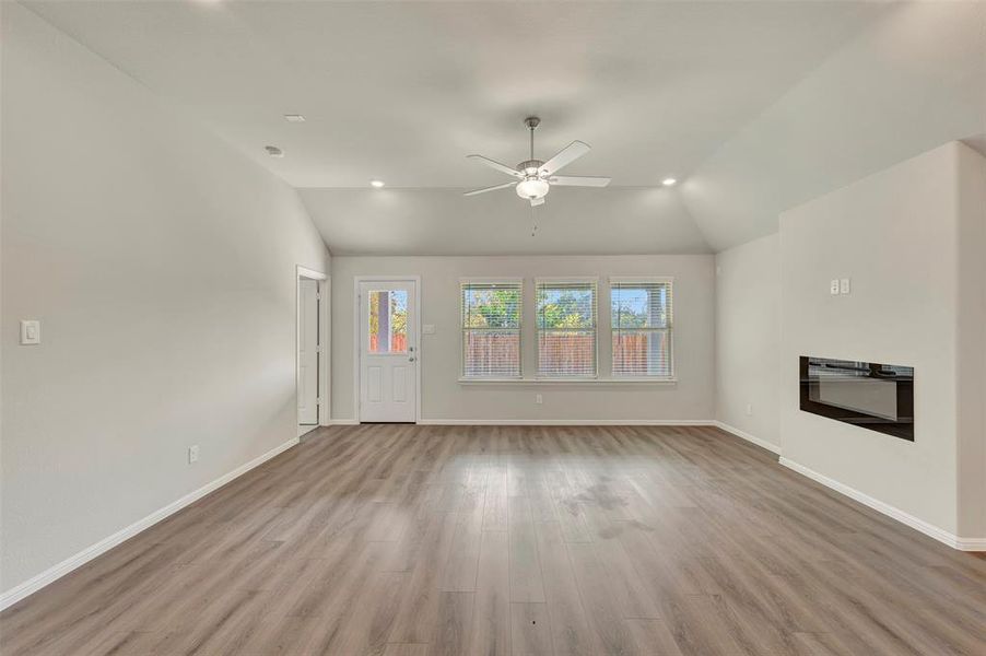 Spacious, unfurnished interior of a new home in Forest Park, Princeton (Image 17).
