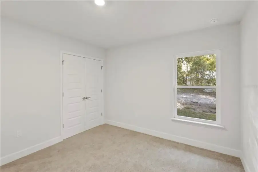 Spacious, unfurnished interior of a new home in Royal Highlands, Weeki Wachee (Image 17).