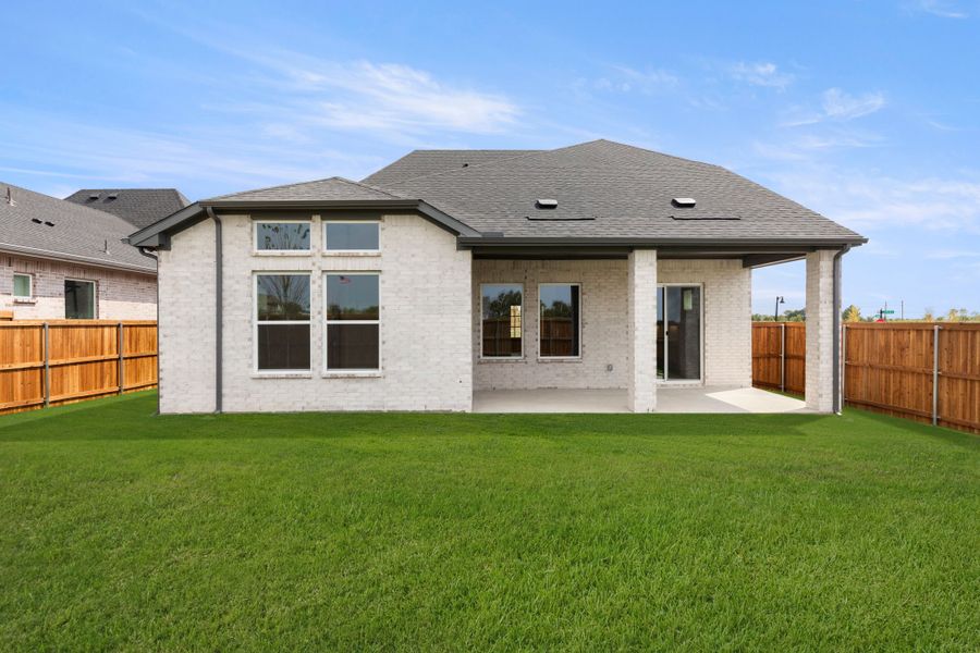 Exterior details and patio area of a home in Ten Mile Creek, Celina (Image 3).