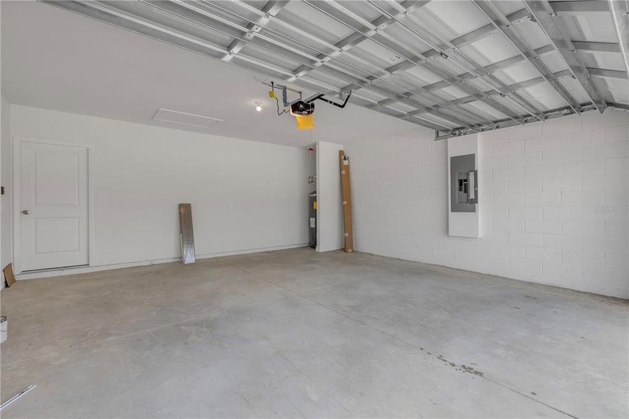 Spacious, unfurnished interior of a new home in , Lady Lake (Image 32).