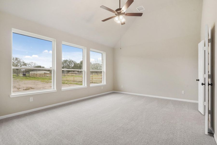 Spacious owner's suite (*Photo not of actual home and used for illustration purposes only.) Spacious owner's suite (*Photo not of actual home and used for illustration purposes only.)