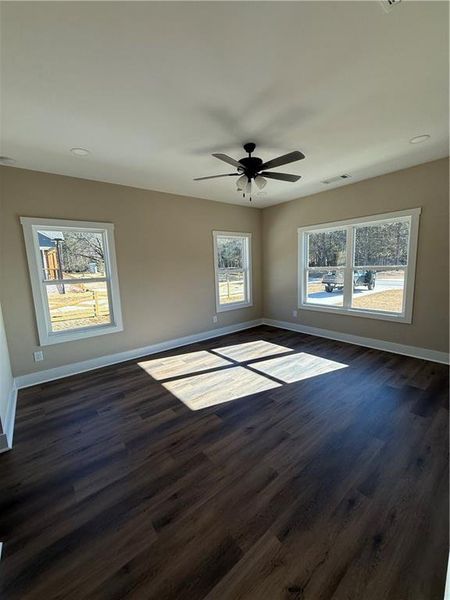 Spacious, unfurnished interior of a new home in , Oxford (Image 5).