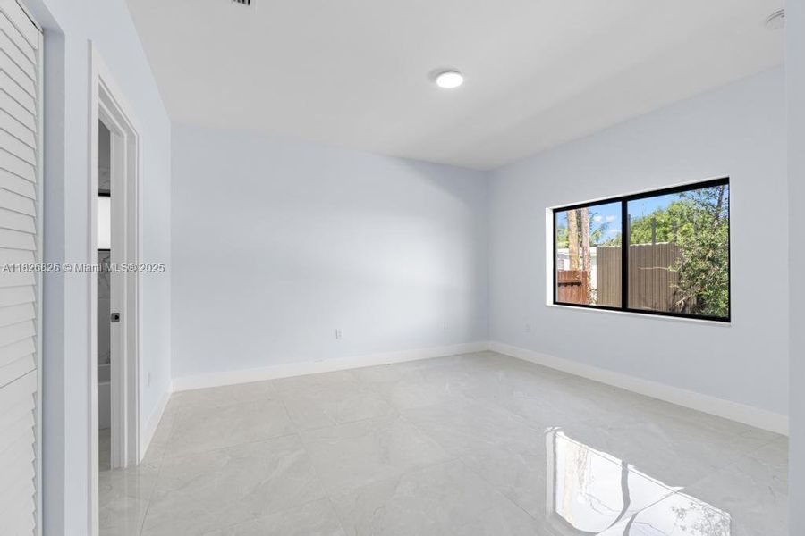 Spacious, unfurnished interior of a new home in , Cutler Bay (Image 14).