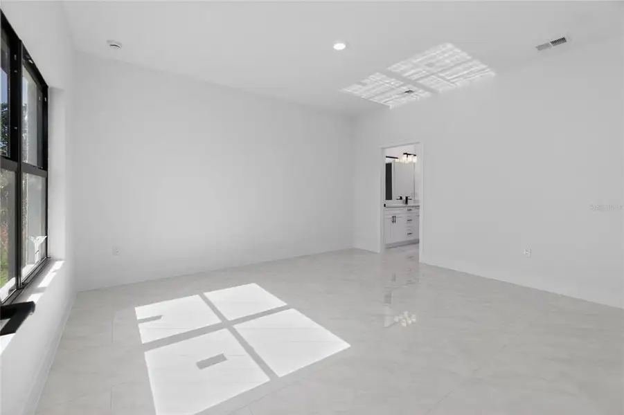 Spacious, unfurnished interior of a new home in , Port Charlotte (Image 24).