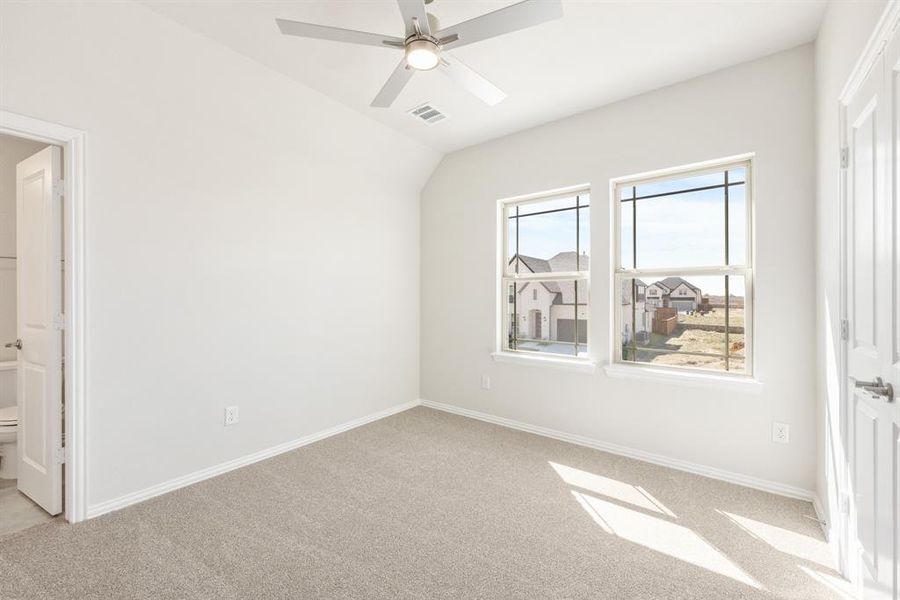 Spacious, unfurnished interior of a new home in Creekview Meadows, Pilot Point (Image 39).