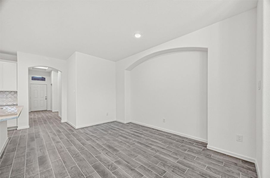 Spacious, unfurnished interior of a new home in Rollingbrook Estates, Baytown (Image 36).