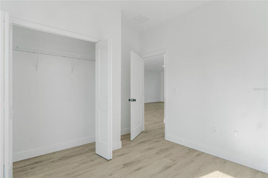 Spacious, unfurnished interior of a new home in , Ocala (Image 20).