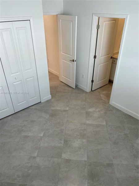 Spacious, unfurnished interior of a new home in , Lehigh Acres (Image 19).