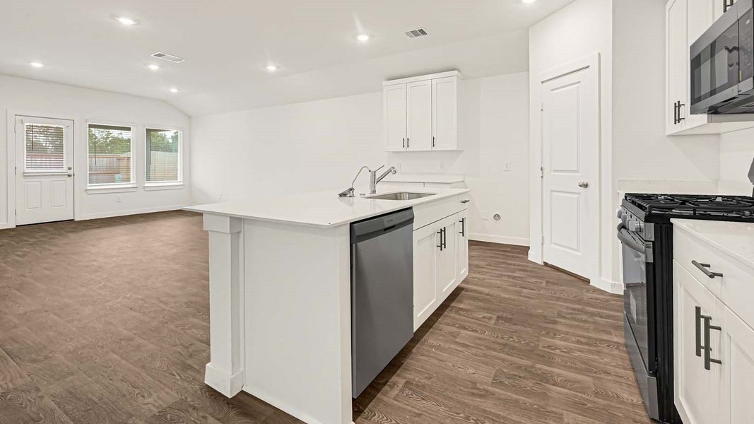 Furnished interior view inside a new home in Holly Ridge, Rosenberg (Image 4).
