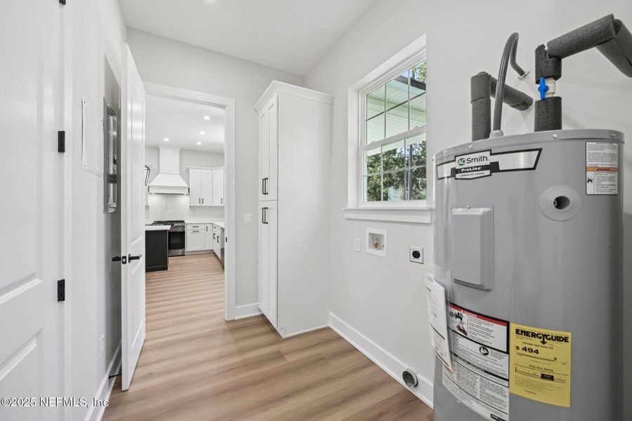 Furnished interior view inside a new home in , Palatka (Image 9).