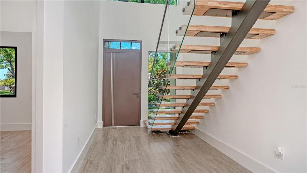 Spacious, unfurnished interior of a new home in , Sarasota (Image 38).