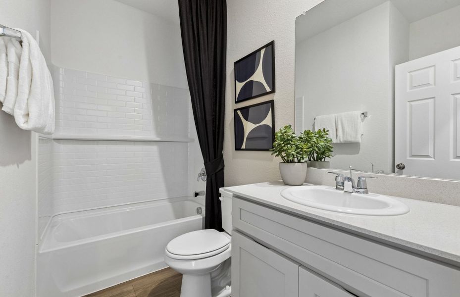 Representative furnished interior of a home built from the Livingston by Pulte Homes in Cottonwood, Howe (Image 14).