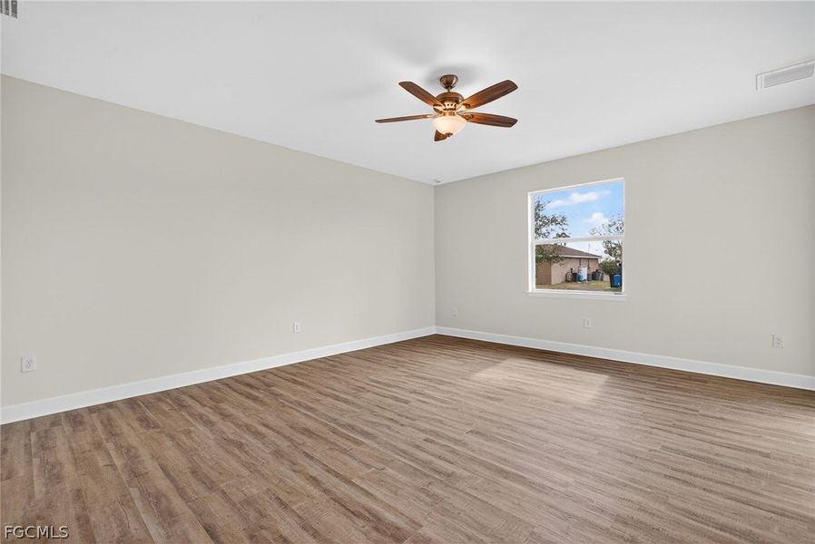 Spacious, unfurnished interior of a new home in Cape Coral, Cape Coral (Image 13).