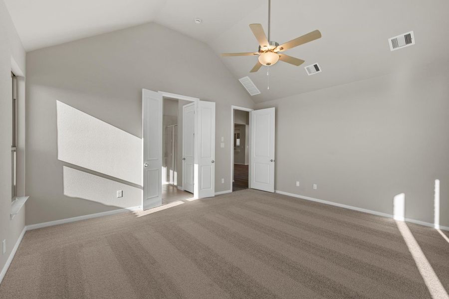 Spacious, unfurnished interior of a new home in The Meadows at Imperial Oaks 60', Conroe (Image 28).