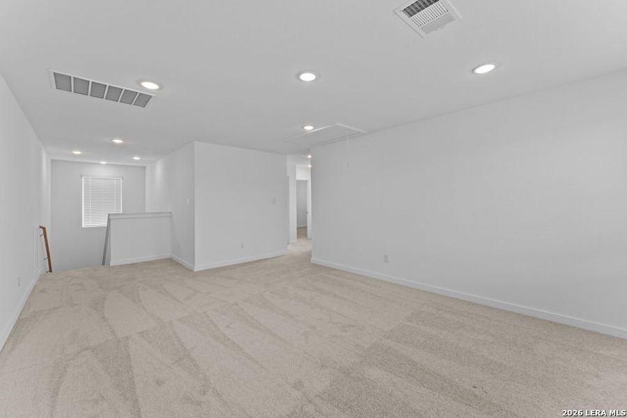 Spacious, unfurnished interior of a new home in Espada, San Antonio (Image 13).