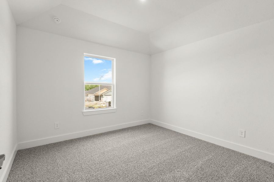 Spacious, unfurnished interior of a new home in Riverside Estates, Mont Belvieu (Image 24).