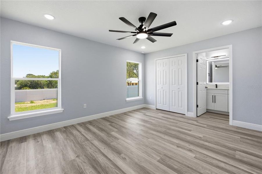 Spacious, unfurnished interior of a new home in , Ocala (Image 30).
