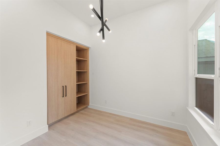 Spacious, unfurnished interior of a new home in , Houston (Image 22).