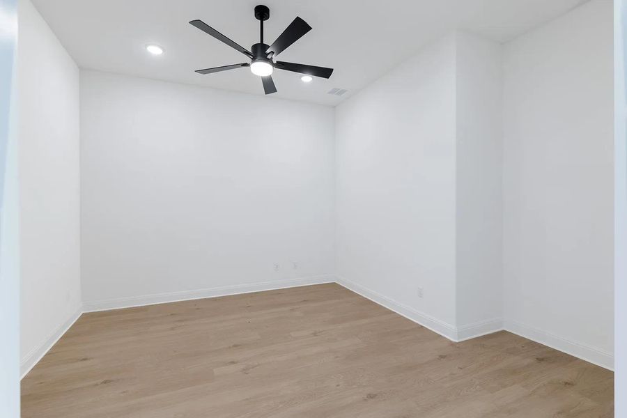 Spacious, unfurnished interior of a new home in Wolf Ranch West Bend - 70', Georgetown (Image 19).