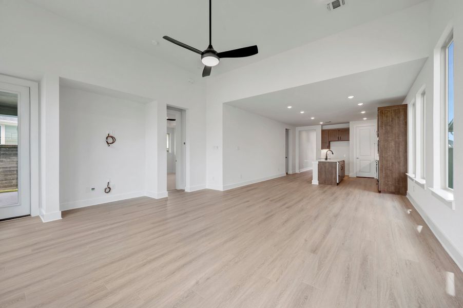 Spacious, unfurnished interior of a new home in Treeline, Justin (Image 20).